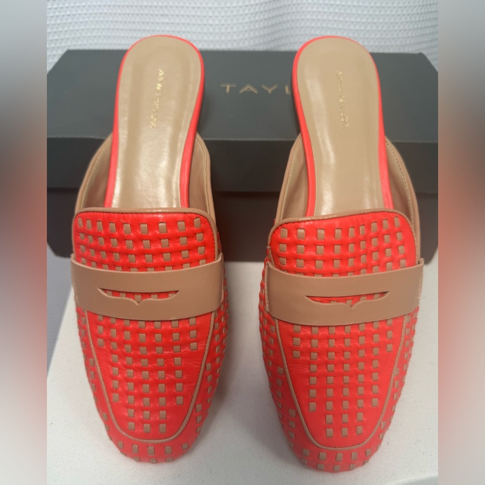 Ann Taylor - New in Box - 7.5 slides Fierce Crimson and Tan woven